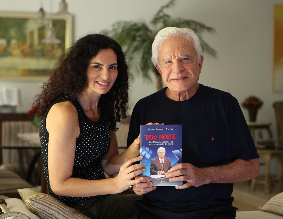 Fátima esposa de Cid Moreira escreveu um livro sobre a vida do marido &mdash; Foto: Cléber Júnior/ Extra