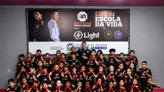 Instituto Irmãos Nogueira realiza entrega uniformes e kimonos para alunos do Projeto Luta Escola da Vida Instituto Irmãos Nogueira realiza entrega uniformes e kimonos para alunos do Projeto Luta Escola da Vida