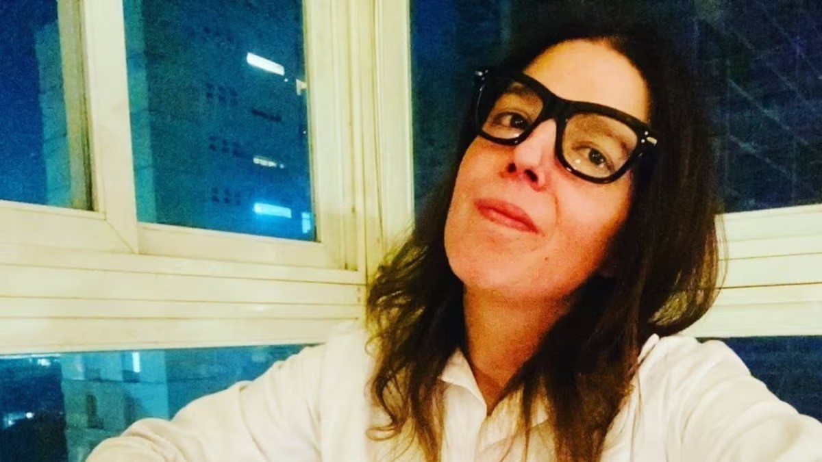 Morre Camila Kfouri, filha do jornalista Juca Kfouri, aos 48 anos