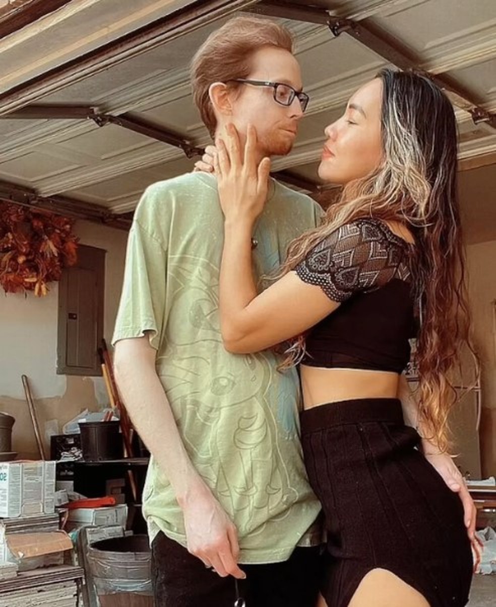 Mulher 'sexy' rebate rótulo de 'interesseira' por casamento com homem rico e 'feio' — Foto: Reprodução/Instagram