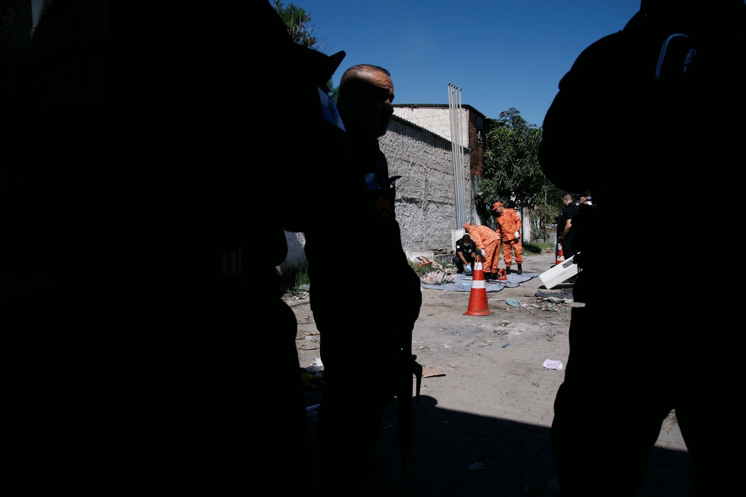Violência no Rio: Corpos esquartejados são achados na Avenida Brasil