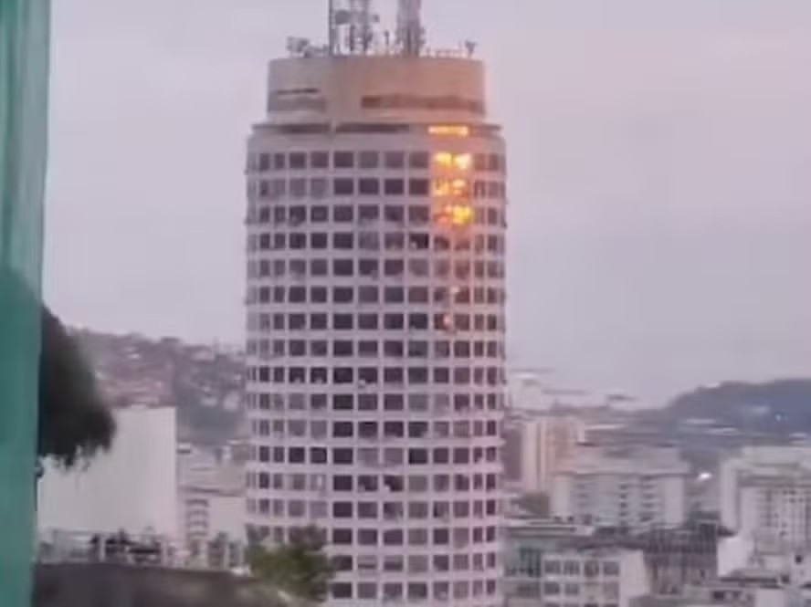 Vídeo gerado por IA leva bombeiros a atender falsa ocorrência de incêndio em Niterói; veja imagens