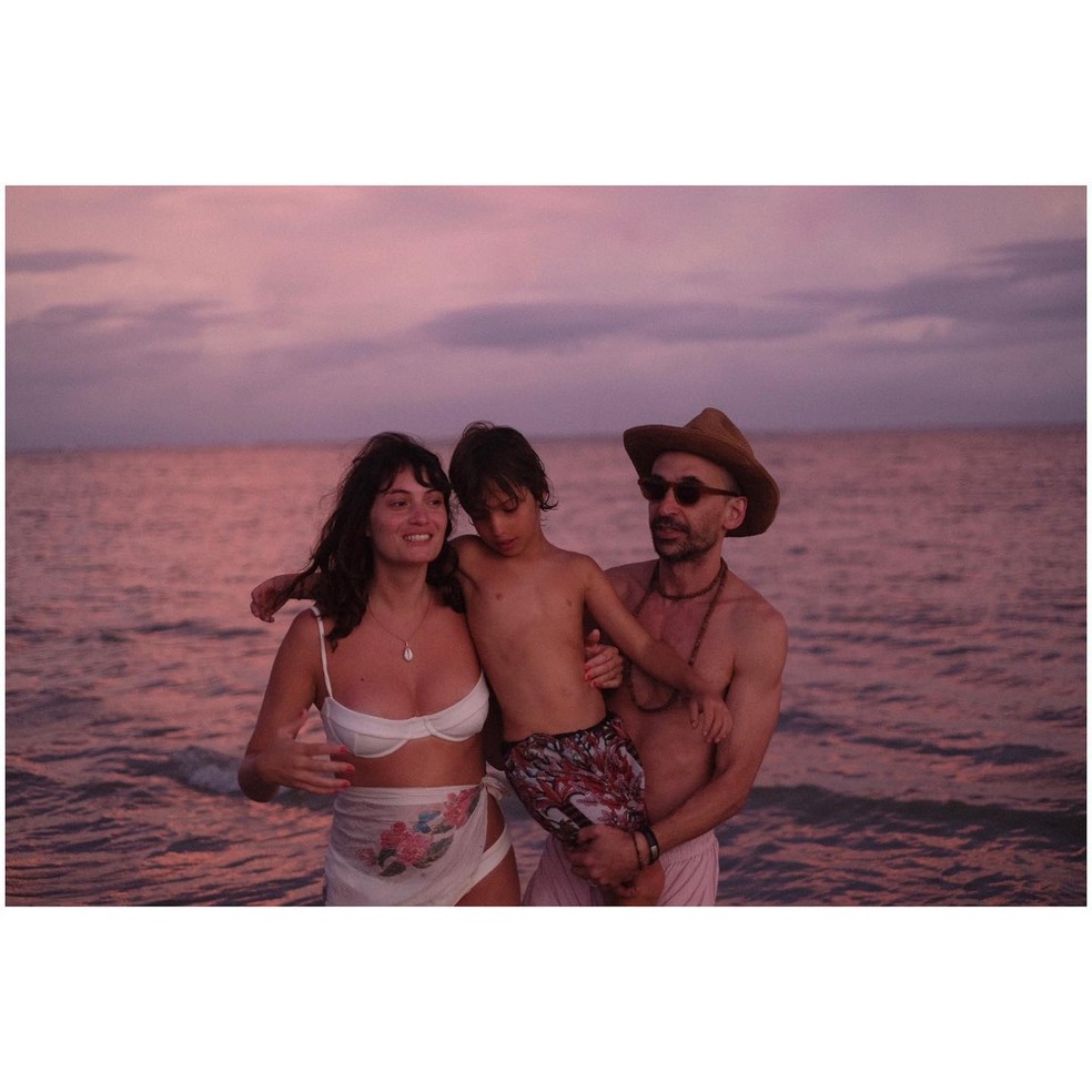 Elen Clarice com Julio Andrade e o filho — Foto: reprodução/ instagram