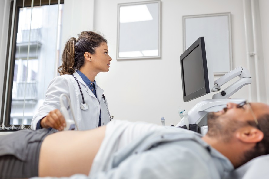 Exame ultrassonográfico para detectar problemas no fígado