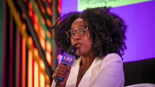 'Cota não é caridade', defende a filósofa Katiuscia Ribeiro em debate sobre educação antirracista
