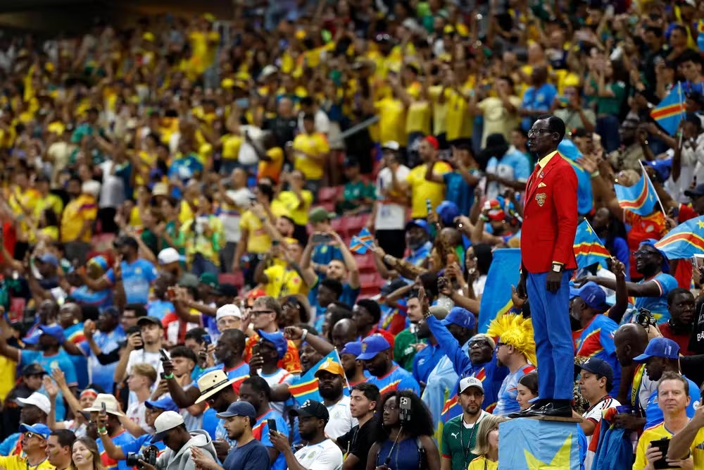 Torcedor-estátua da RD Congo tem visto negado pelos EUA e está fora da partida contra o Uzbequistão, diz jornal