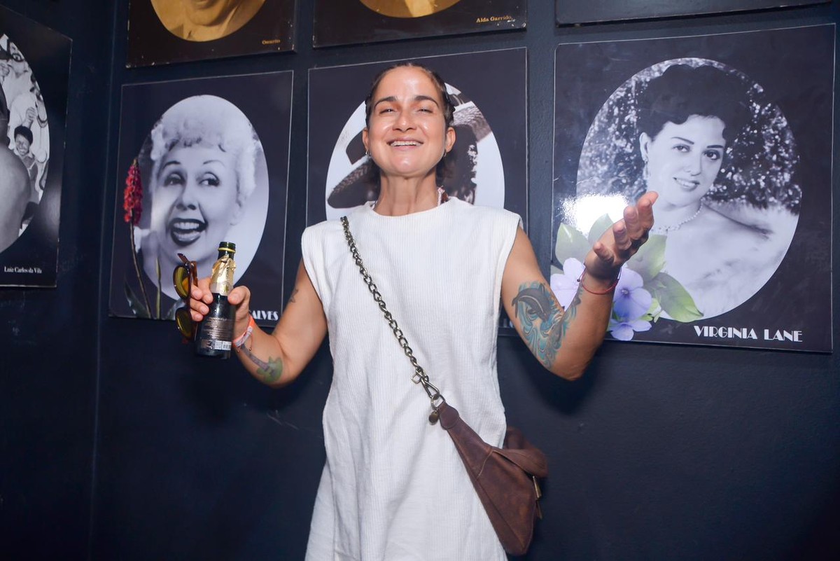 L A N Vｌ Nのベスト、最終値下げです。 Separada de Nanda Costa, Lan Lahn faz primeira aparição pública em