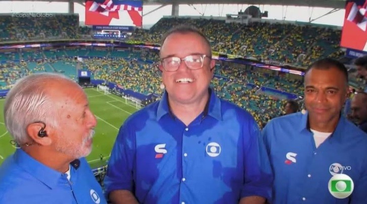 Everaldo Marques dá risada de meme após sofrer com calor na transmissão do jogo do Brasil: 'Suar a camisa'