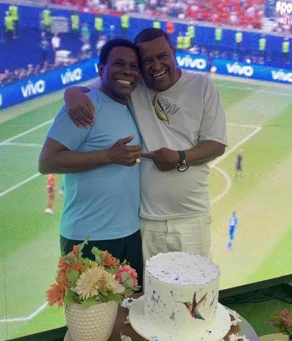 Neguinho da Beija-Flor e Nêgo, irmãos e intérpretes do carnaval carioca — Foto: Reprodução / Instagram