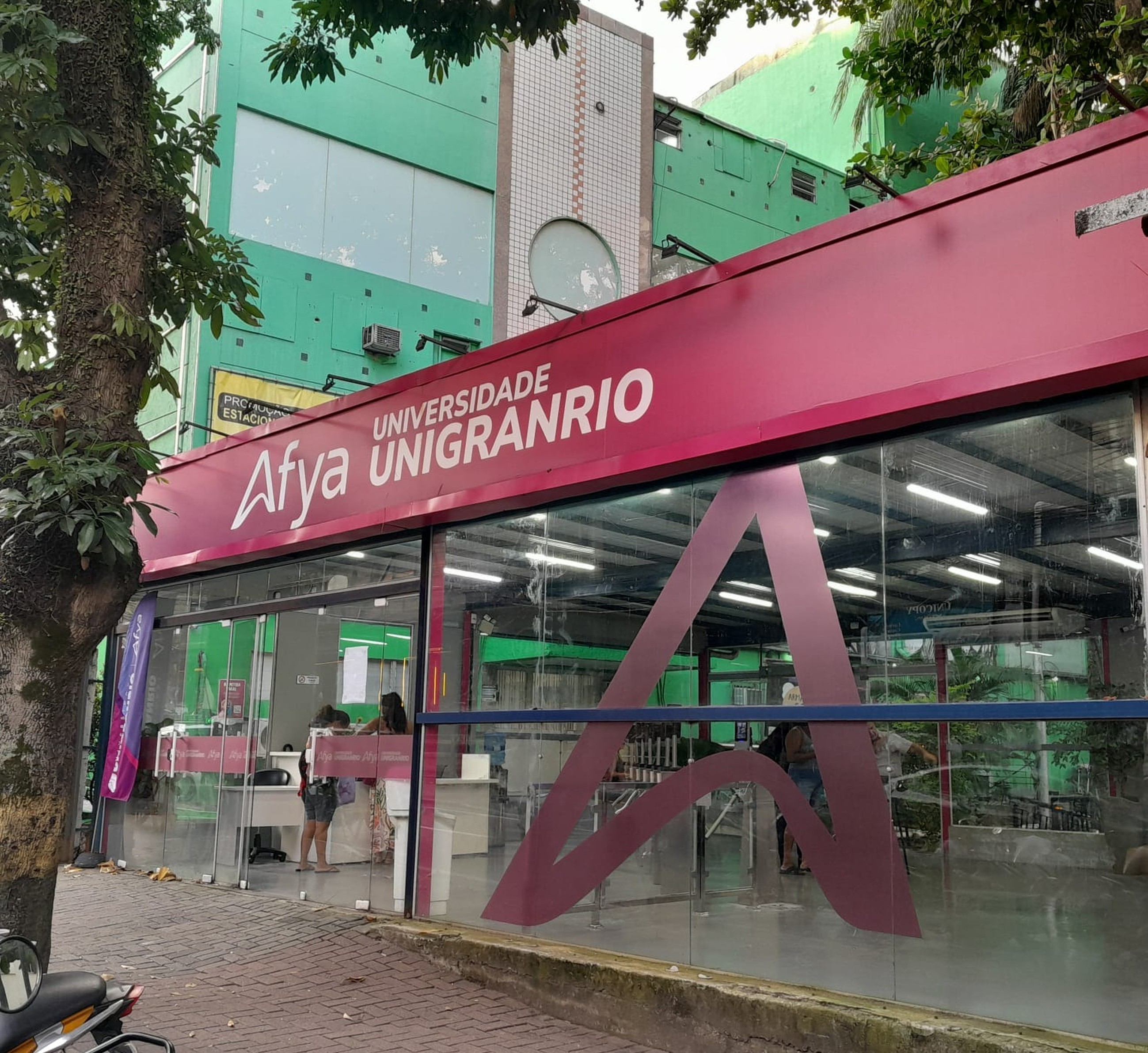 Faculdade abre as portas para estudantes da Baixada conhecerem a rotina universitária