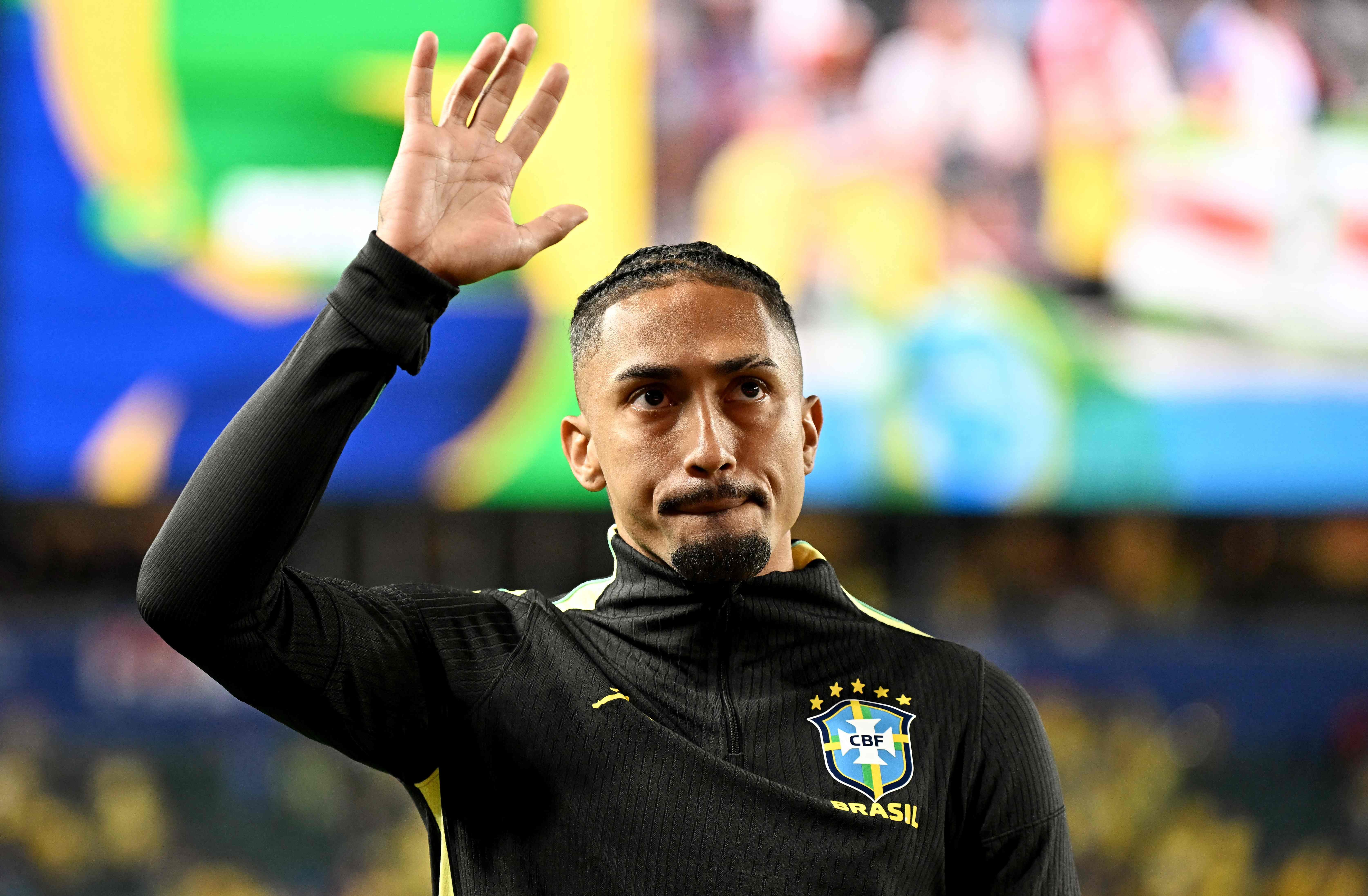 Raphinha tem lesão na coxa direita e fica fora do jogo contra a Escócia