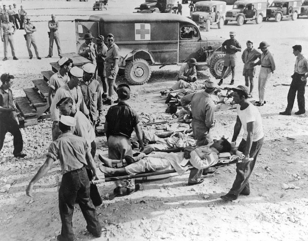 Sobreviventes do ataque a Indianápolis em Guam, em agosto de 1945. — Foto: Reprodução