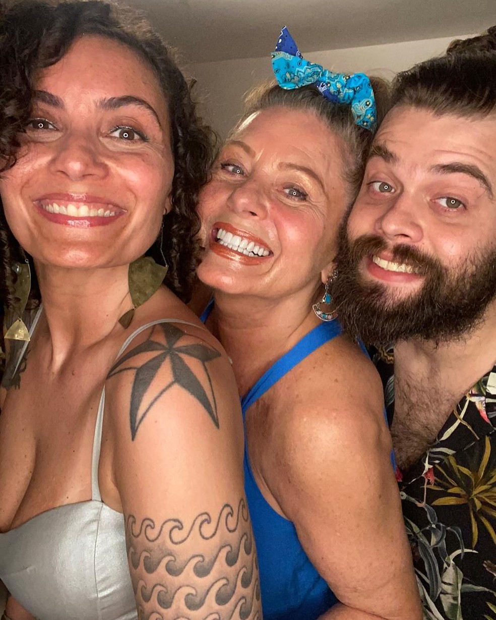 Vera Fischer entre os filhos, Rafaela e Gabriel — Foto: Reprodução de Instagram