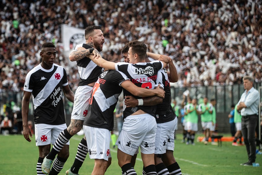 Vasco vence o Grêmio por 2 a 1 na estreia no Brasileirão
