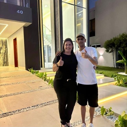 Luva de Pedreiro reata namoro e compra casa de R$ 1 milhão — Foto: rep/ instagram