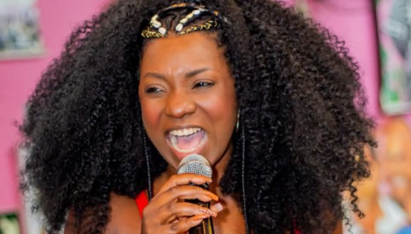 Cantora Adriana Araújo morre após sofrer aneurisma cerebral