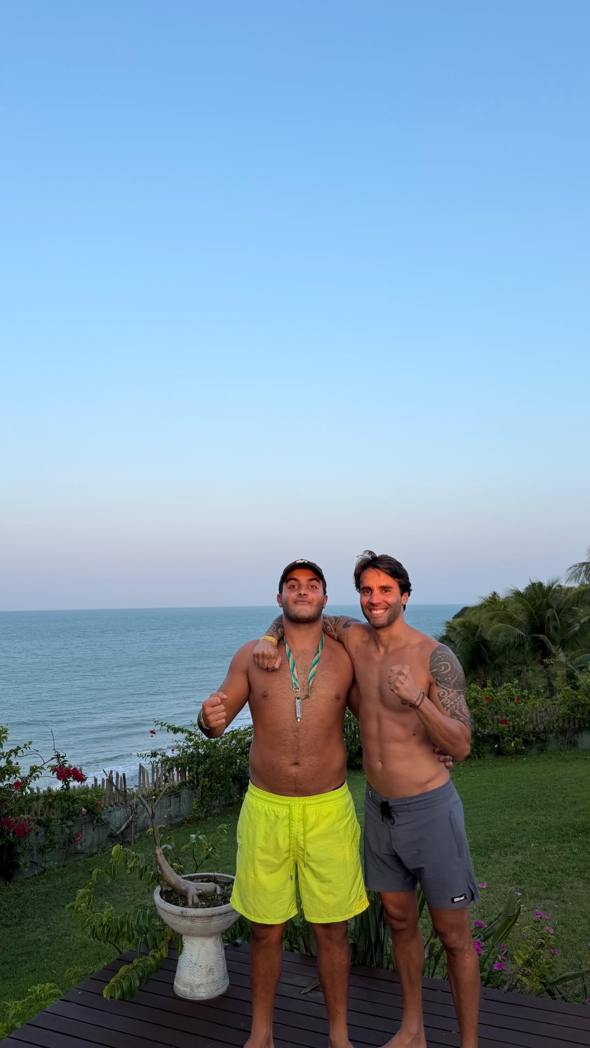 Ele cresceu! Filho de Ivete Sangalo impressiona em foto ao lado do pai durante viagem: 'Parecem irmãos' - Foto
