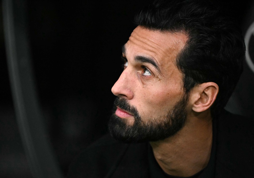 Arbeloa durante jogo do Real Madrid contra o Levante: técnico saiu em defesa de Vini Jr — Foto: Javier Soriano / AFP