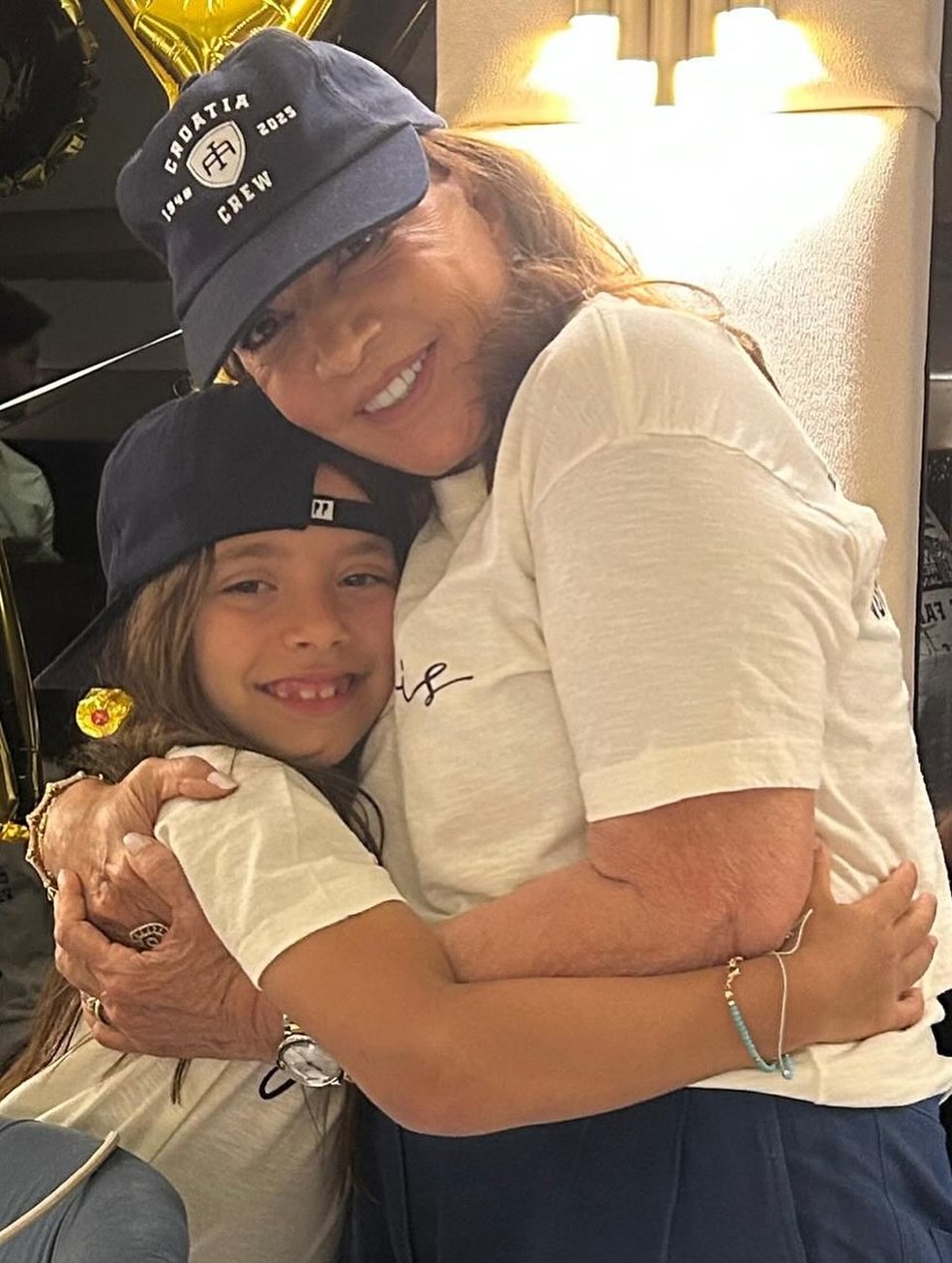 Iris Abravanel celebra aniversário de 77 anos com toda a família — Foto: Reprodução/Instagram