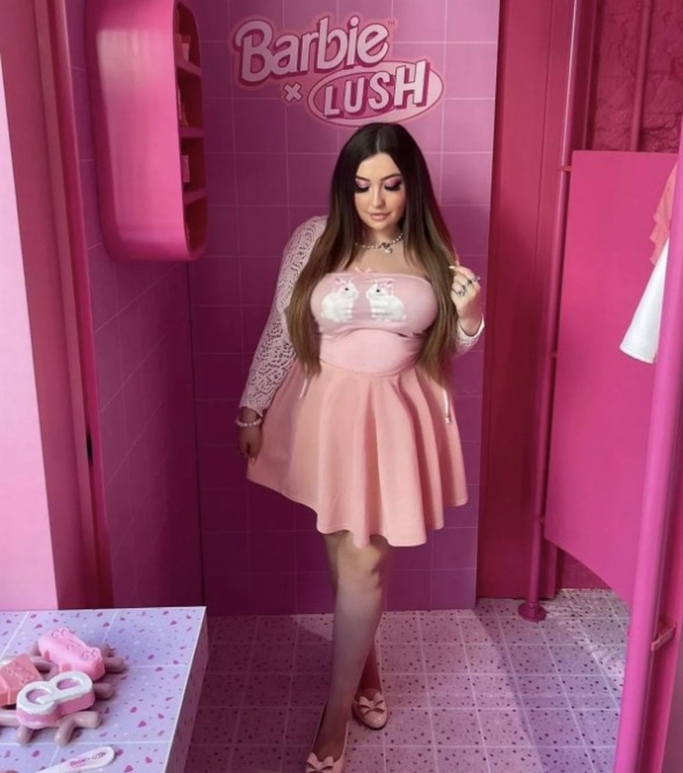 Holly Weymouth &eacute; obcecada pela cor rosa &mdash; Foto: Reprodu&ccedil;&atilde;o