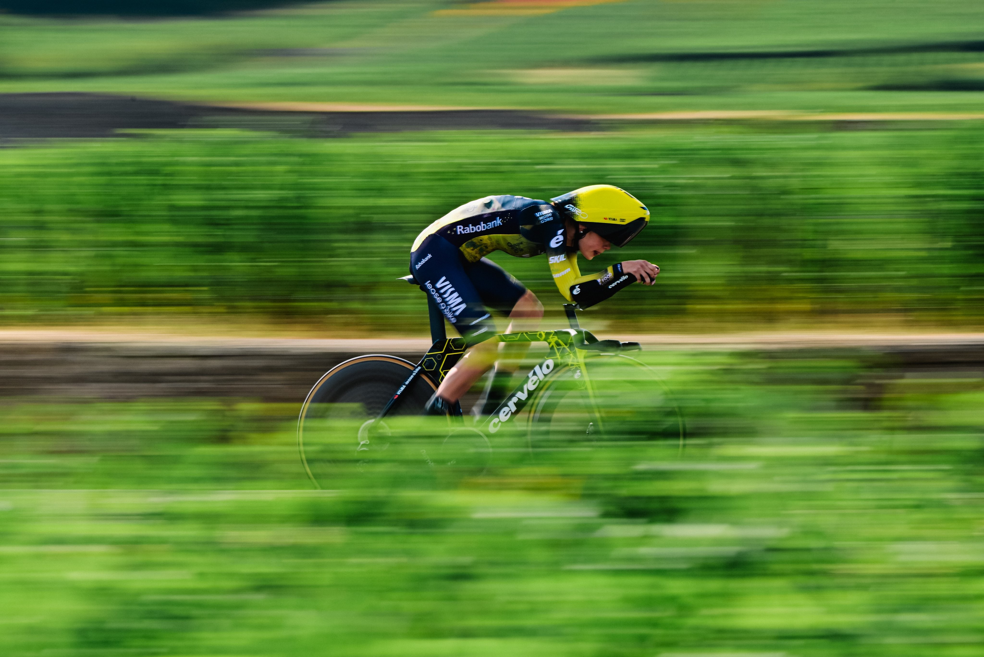Ciclistas do Tour de France são acusadas de usar enchimento no sutiã para obter vantagem aerodinâmica - QTU Questões do Universo