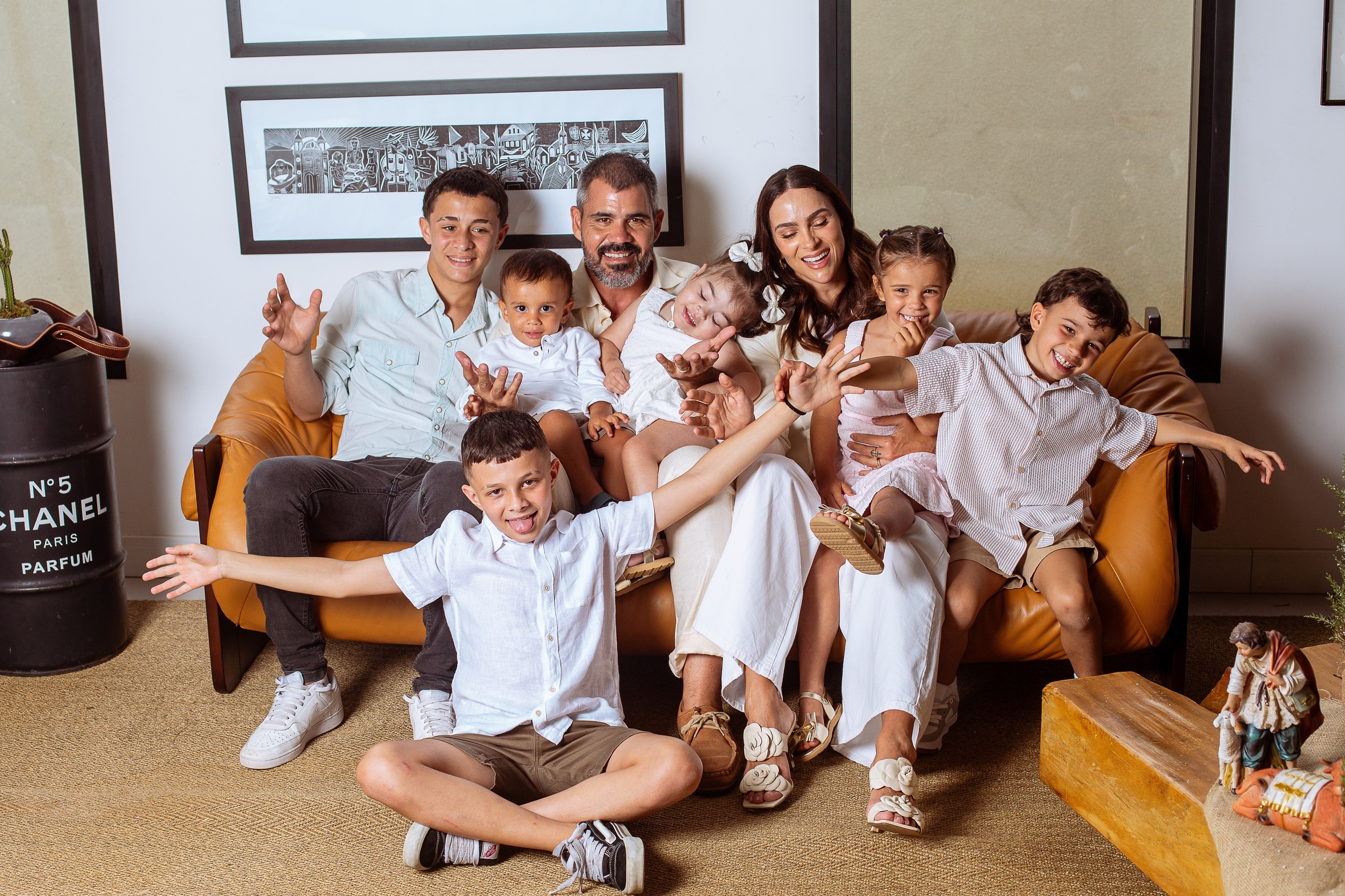 Juliano Cazarré anuncia sétimo filho e faz enquete para nome de bebê; veja qual está na frente