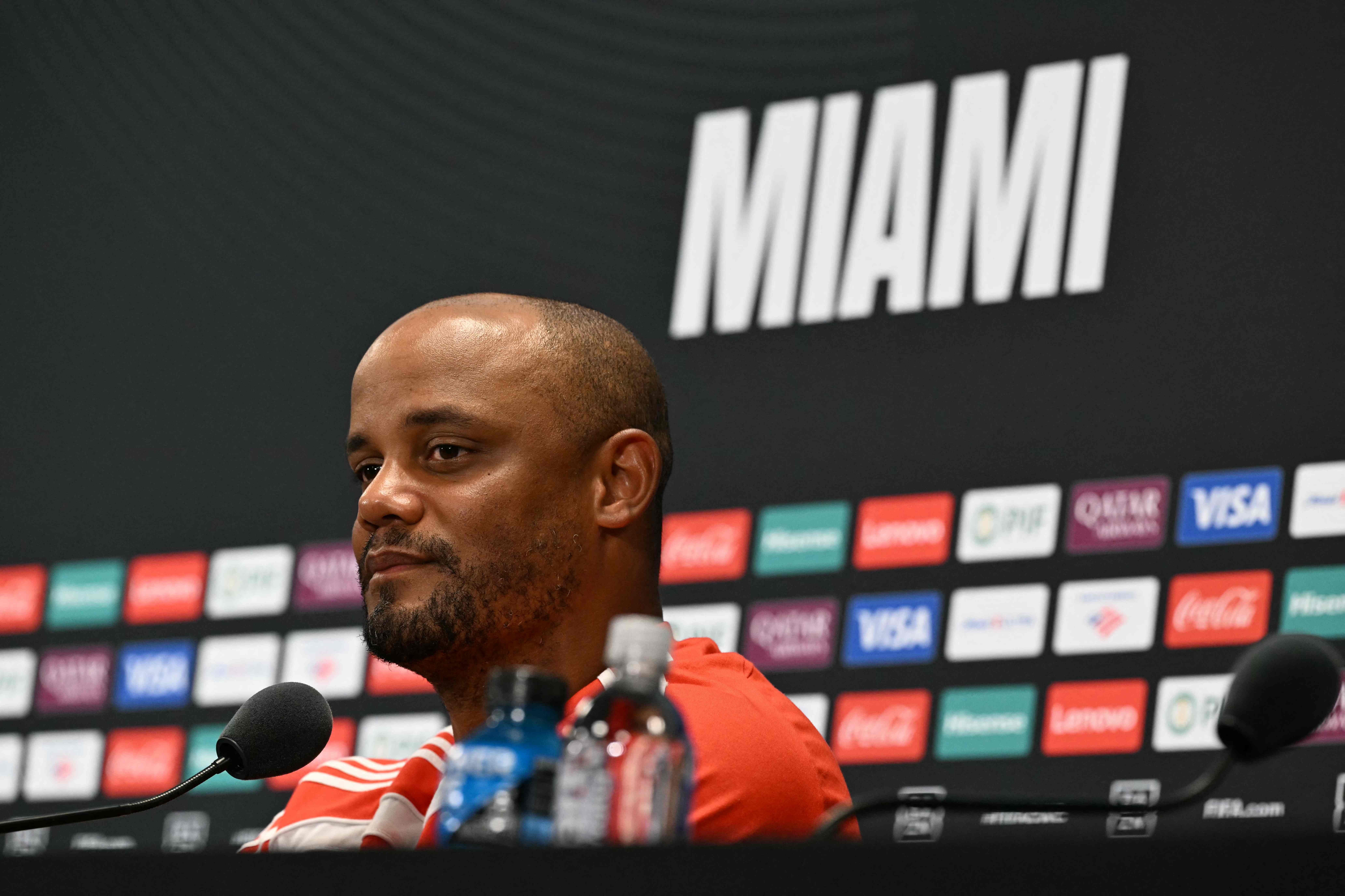 Após alta de Kompany, auxiliar revela orientação: 'Não falamos sobre futebol'