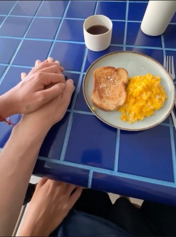 Lucas Lima compartilha foto de m&atilde;os dadas com a publicit&aacute;ria Nina Forlin &mdash; Foto: Reprodu&ccedil;&atilde;o / Instagram