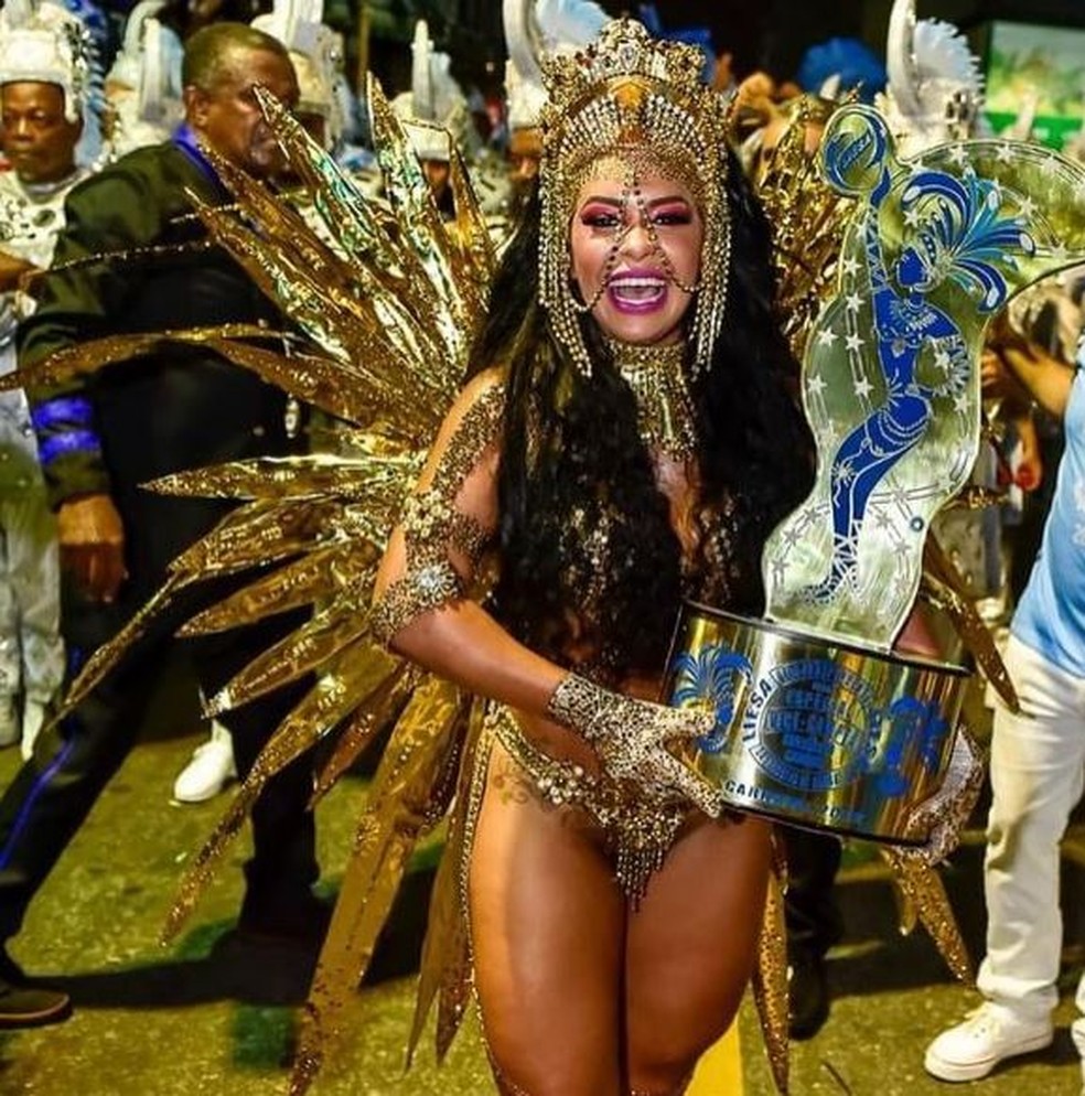 Ex-rainha de bateria da Beija-Flor detona ex por não pagar pensão à filha:  Não é só filmar pro Instagram