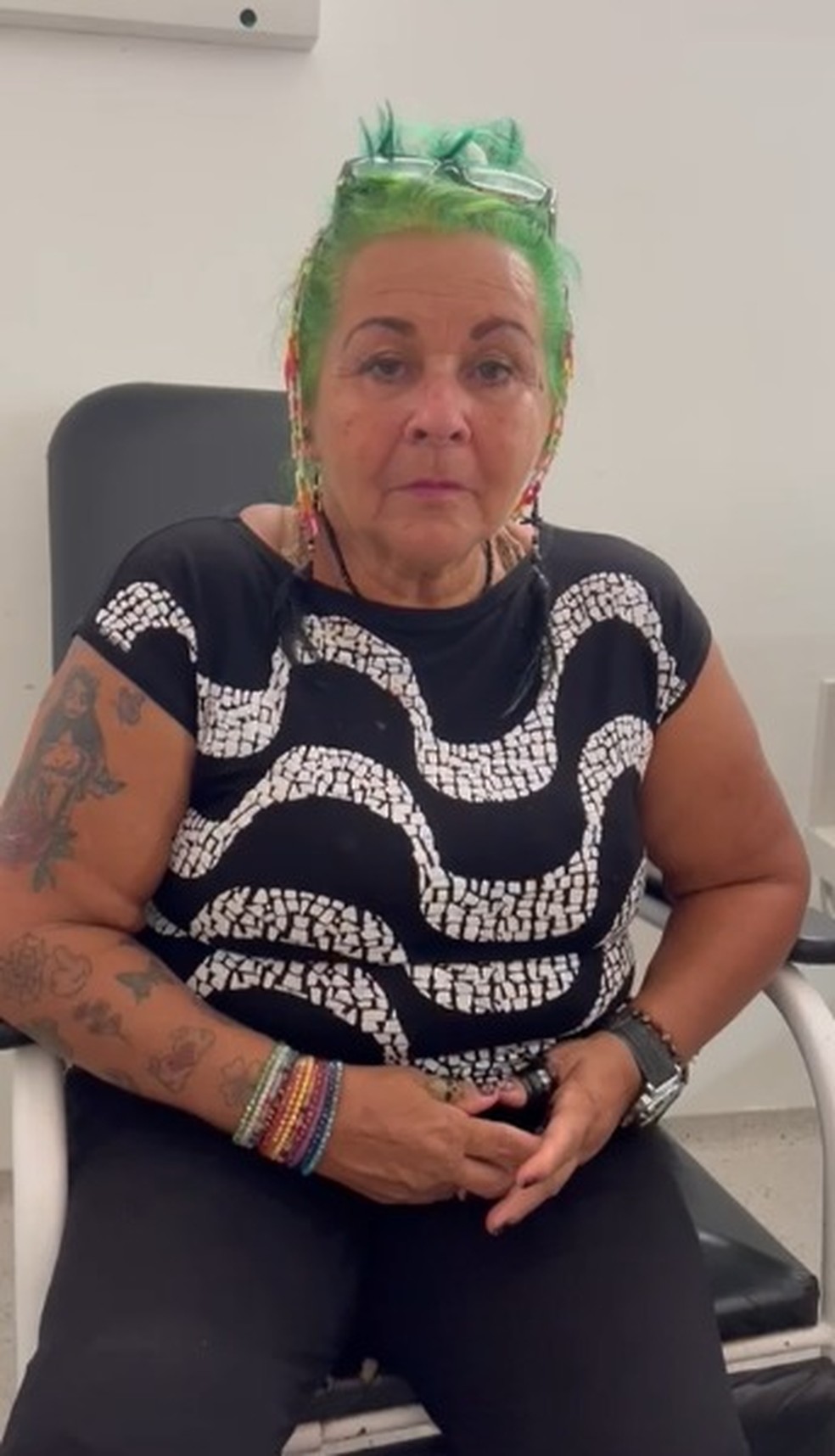 Vânia Pedrita, de 65 anos, sobreviveu ao acidente envolvendo um ônibus que seguia do Rio para Porto Seguro (BA) — Foto: Mírian Ferreira