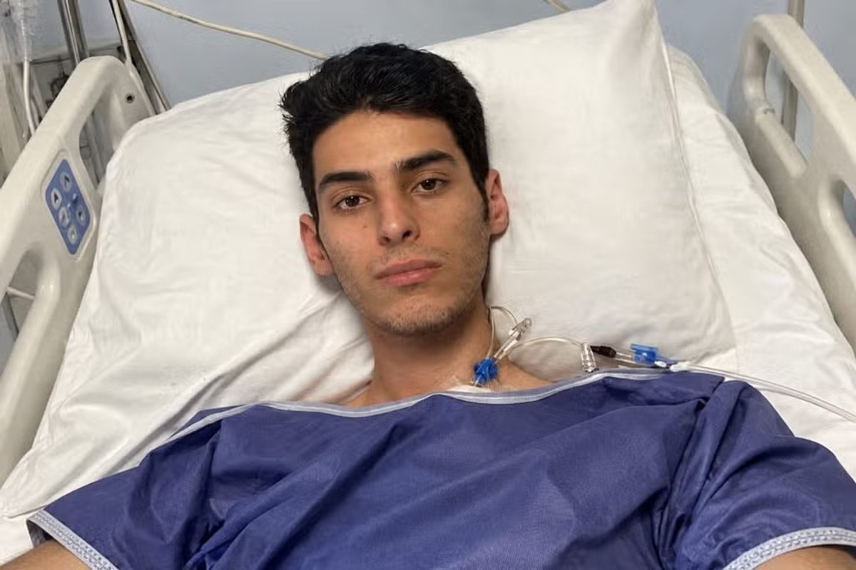 Atleta de 21 anos morre após ser submetido a 30 cirurgias para tratar ferimentos sofridos em protesto no Irã