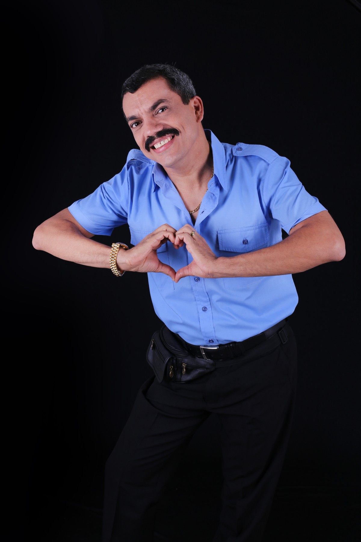 Ator que faz porteiro no teatro e no cinema pediu pra não tirar bigode ...