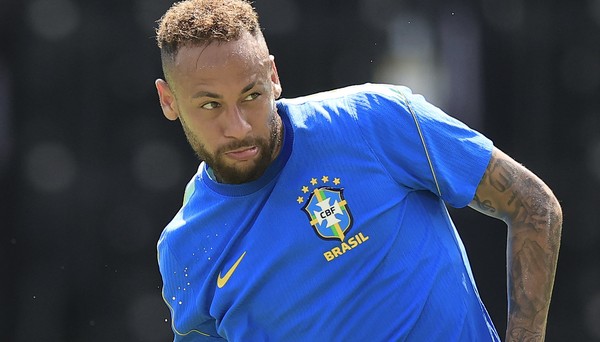 Ancelotti diz que colocaria Neymar se a sele&ccedil;&atilde;o n&atilde;o tivesse empatado antes, e depois o guardou para prorroga&ccedil;&atilde;o