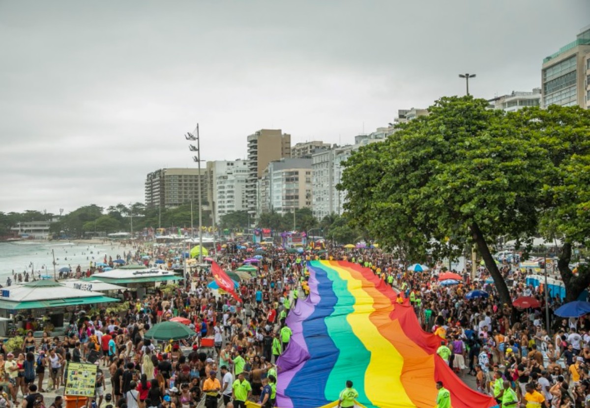 Trabalha Rio participa da Parada do Orgulho LGBTI+ do Rio, em Copacabana