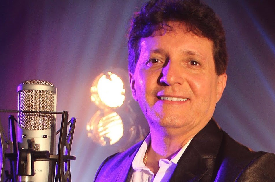 Lembra dele? Aos 69 anos, Gilliard lança música com o filho também cantor