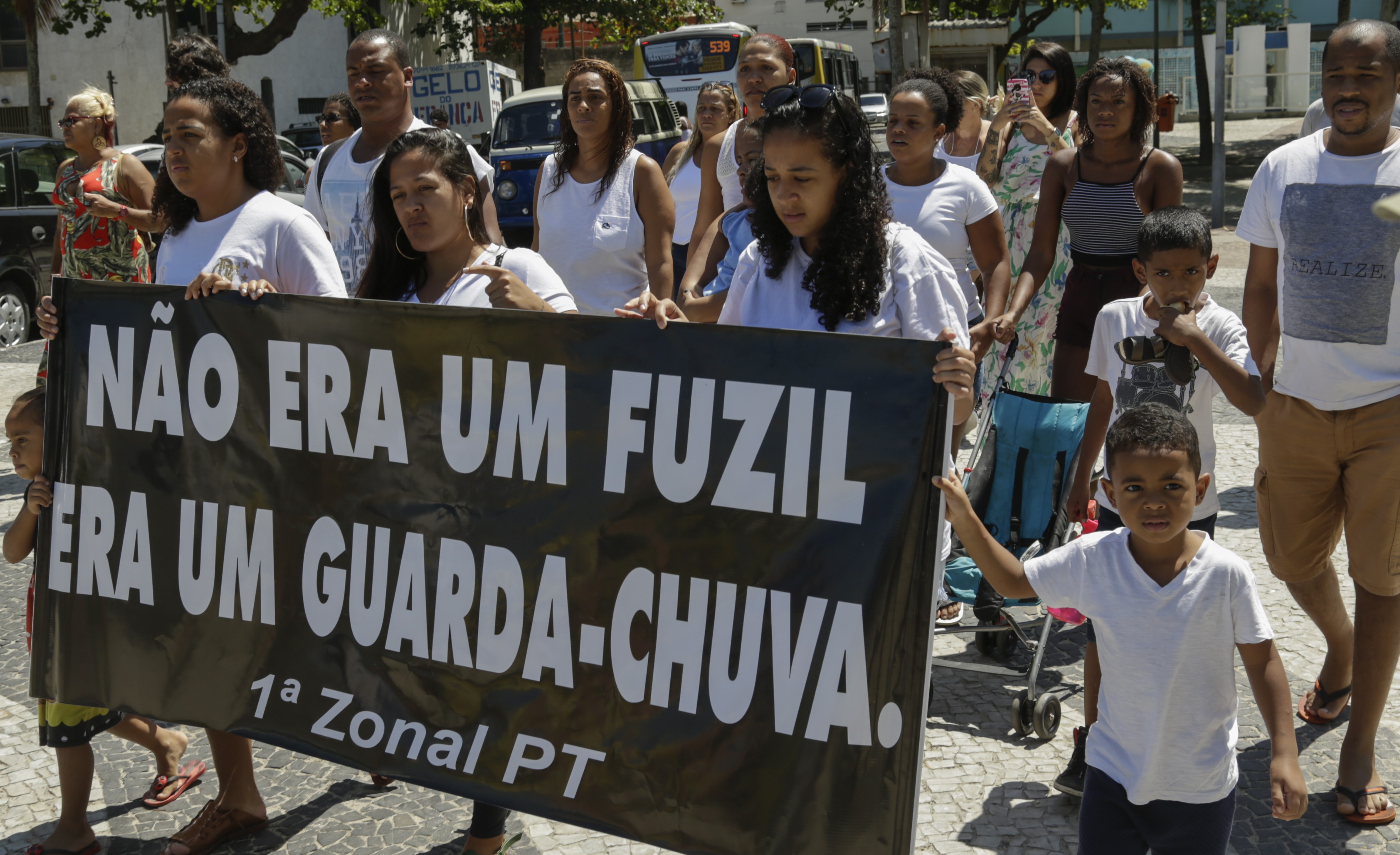 Mortes de pedreiros por PMs repetem sequência de enganos; histórico tem furadeira e guarda-chuva