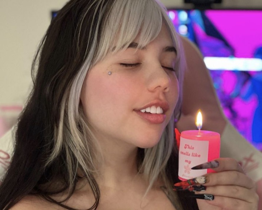 Estrela do OnlyFans, Kine-chan vendeu velas com o aroma de suas partes íntimas