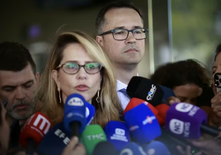 Campanhas de Lula e Flávio dizem ter chegado a acordo para abrir sigilos de candidatos, que dependem de decisão de Mendonça