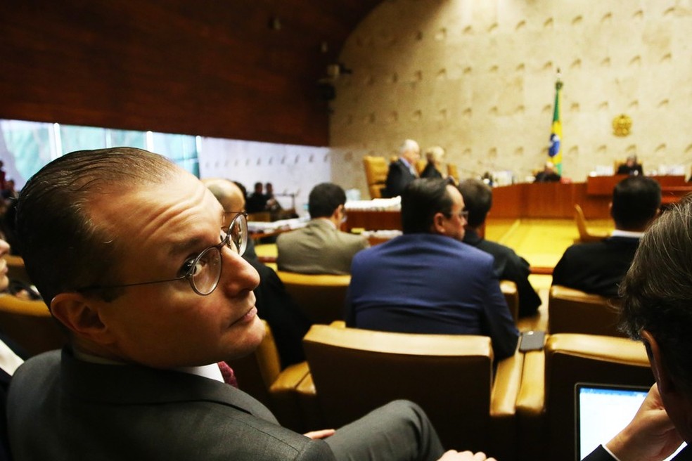 O advogado Cristiano Zanin acompanha sessão do STF — Foto: Aílton de Freitas / Agência O Globo