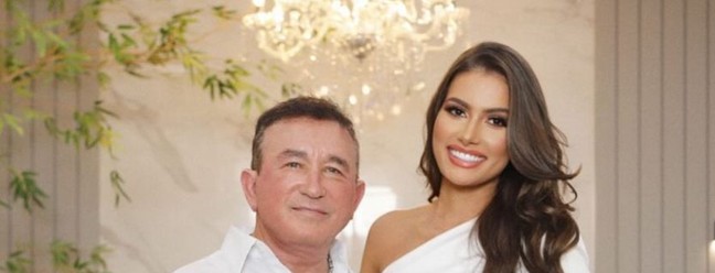 Amado Batista se casa no civil com a miss Calita Franciele &mdash; Foto: Instagram