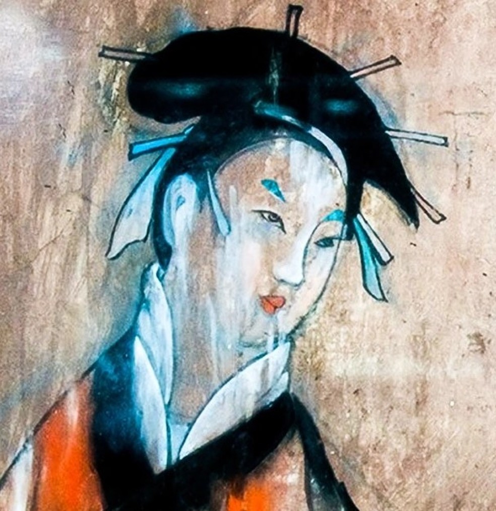 Na China, por volta dos séculos II e III, as sobrancelhas azul índigo se tornaram moda entre a realeza — Foto: Reprodução