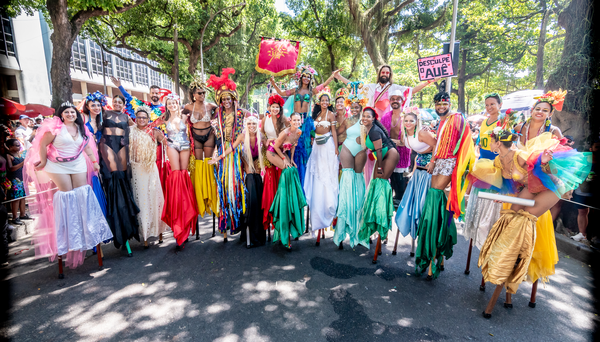 Grandes blocos do Rio se unem ao levante 'Mulheres Vivas' no combate contra o feminicídio