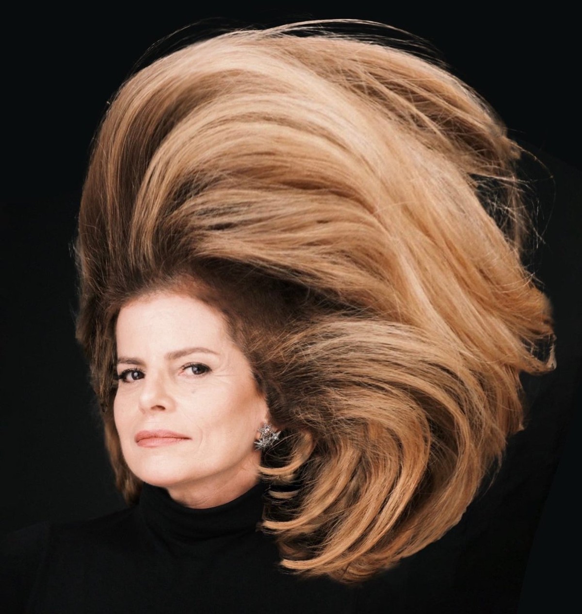 Visual de Debora Bloch para 'Vale tudo' repercute nas redes sociais: 'Topete Roitman'