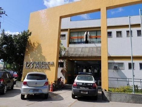Bebê de 8 meses é morto asfixiado em Macaé; mãe e padrastos são presos em flagrante