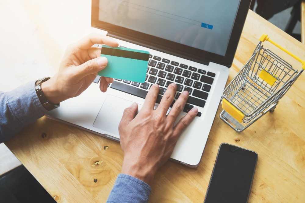 A internet transformou todo dia em dia de promoção: veja os cuidados necessários