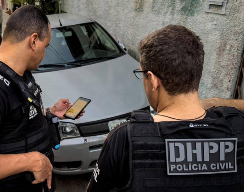 Três pessoas são presas por matar homem encontrado em decomposição dentro de casa em Belo Horizonte
