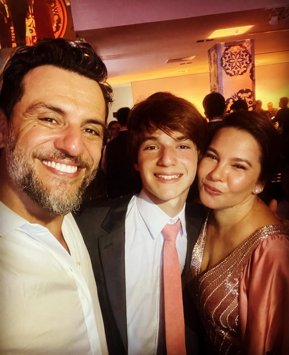 Filho único de Rodrigo Lombardi faz 17 anos e ganha declaração da mãe ...