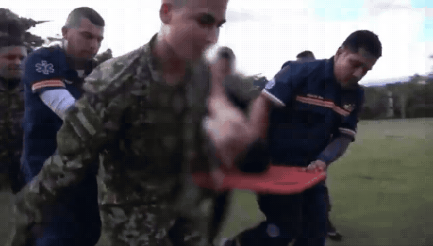 Dois soldados ficaram gravemente feridos após ataque com gasolina