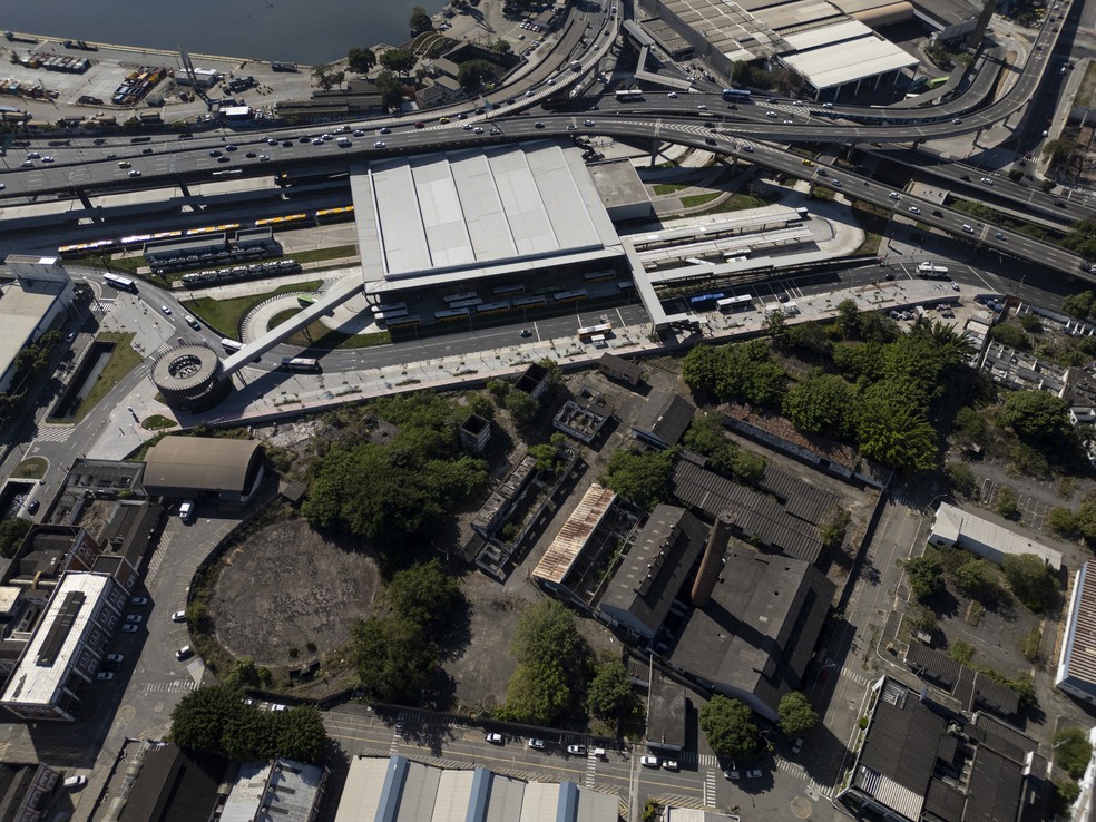 Est&aacute;dio do Flamengo ocupar&aacute; a &aacute;rea do antigo Gas&ocirc;metro. Prefeitura desapropriou o terreno, que ir&aacute; a leil&atilde;o. Ao lado do Gas&ocirc;metro, v&aacute;rios terrenos tem constru&ccedil;&otilde;es demolidas e dar&atilde;o lugar a novos projetos. Na foto, o terreno do Gas&ocirc;metro, na Avenida S&atilde;o Crist&oacute;v&atilde;o, 1200. &mdash; Foto: M&aacute;rcia Foletto