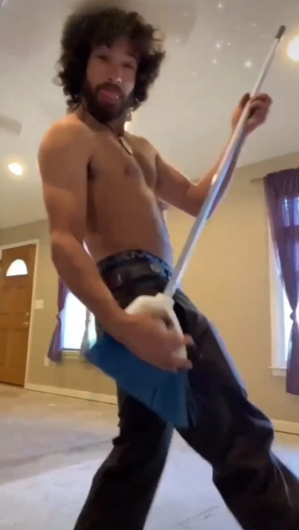 contioutra.com - Ele é a cara do avô: neto de Raul Seixas surge nos EUA e viraliza nas redes - veja fotos